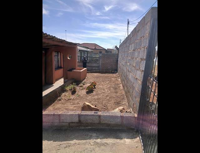 6 BEDROOM HOUSE FOR SALE IN DUBE